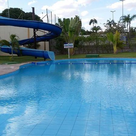Golden Dolphin Express 5Pessoas Mais 1 Crianca Ate 5 Anos Com Toalhas E Roupas De Cama,Lencois, Travesseiros E Fronhas E 3 Parques Aquaticos Termais Limpeza Impostos E Taxas Ja Incluso Caldas Novas Exterior foto